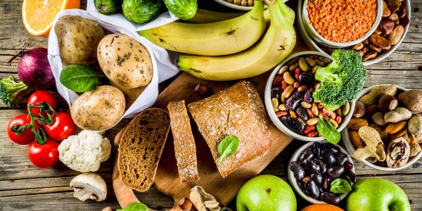 voće, povrće, kruh sjemenke i žitarice